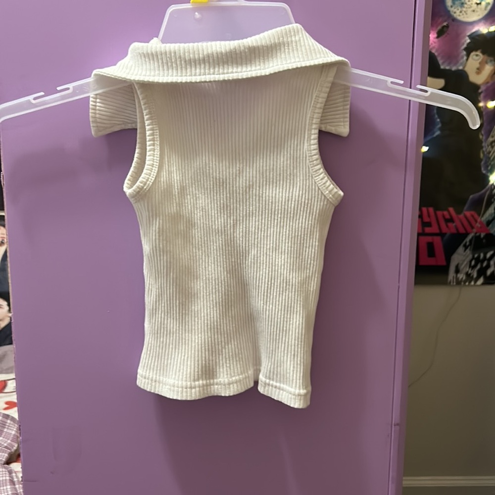 Collared Crop Top - Picture 2 of 2